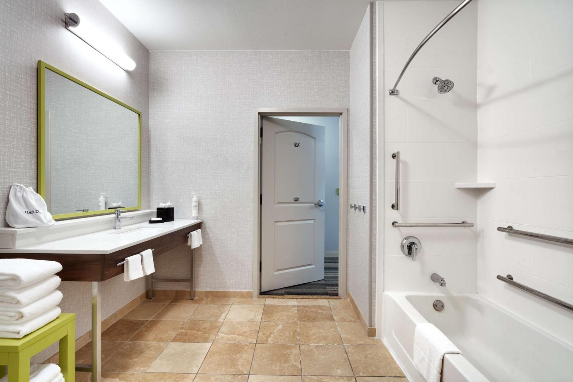 Hampton & Ft Worth-burleson 3* Burleson